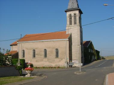 Kerkje op de kruising in Atilloncourt