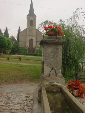Waterpomp en kerk in Fribourg