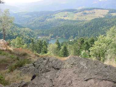 Uitzicht nabij T�te des Charbonniers op de twee Neuweiher meertjes