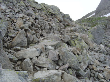 Klimmen via rotspaden naar de top van de Br�vent