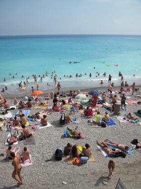 Strand en de Middellandse Zee in Nice